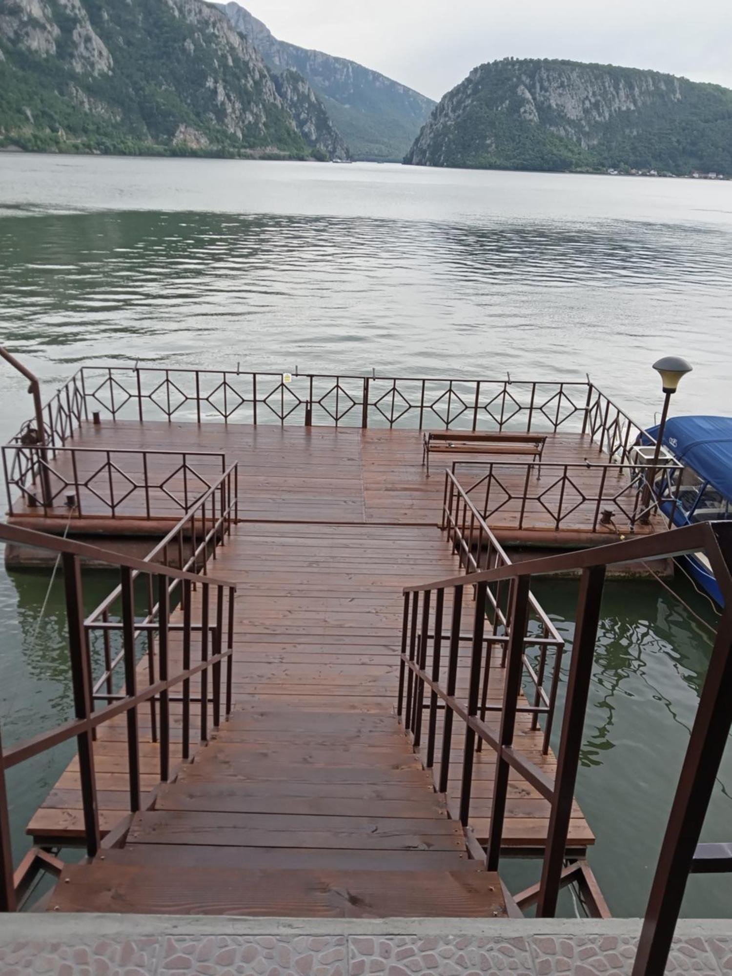 Casa Bobo Dubova Villa Luaran gambar