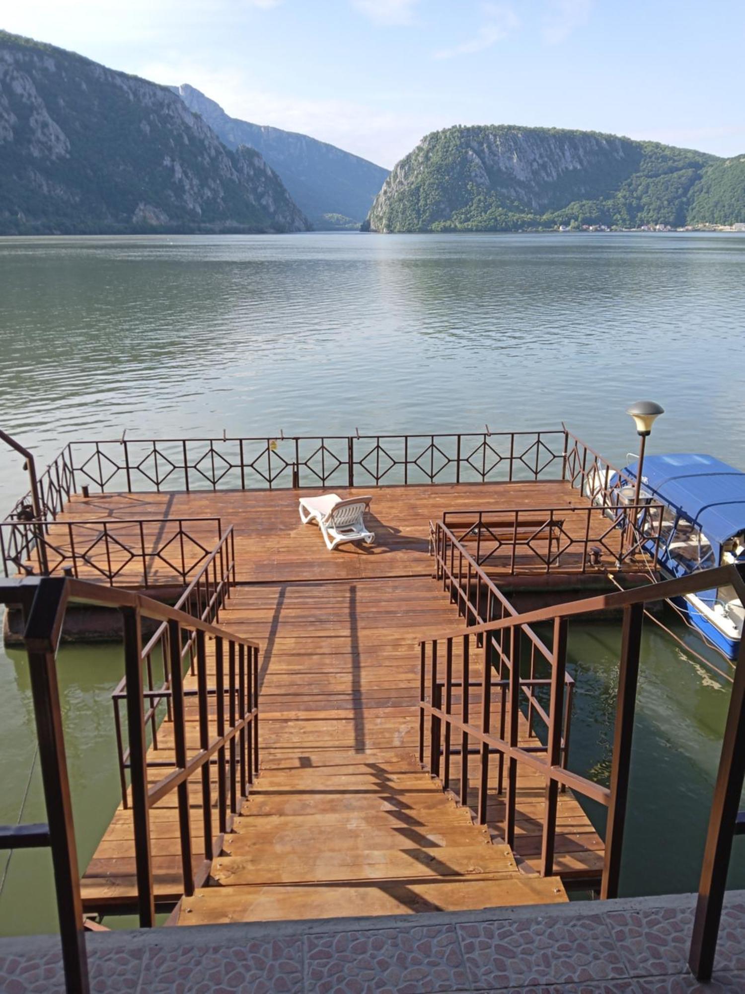 Casa Bobo Dubova Villa Luaran gambar