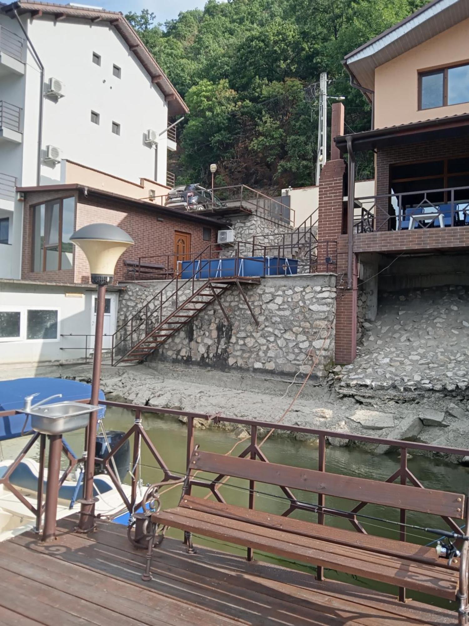 Casa Bobo Dubova Villa Luaran gambar