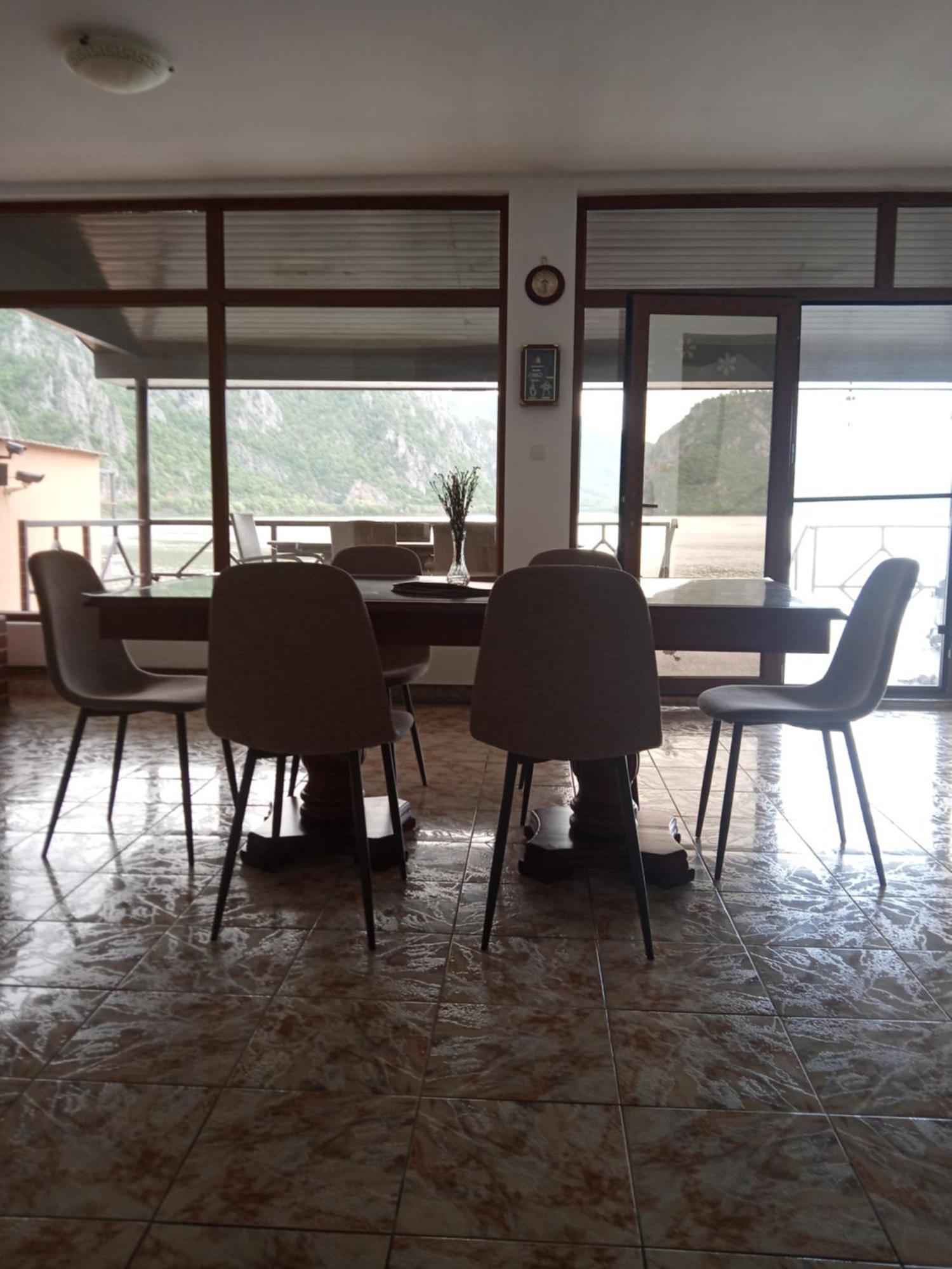 Casa Bobo Dubova Villa Luaran gambar